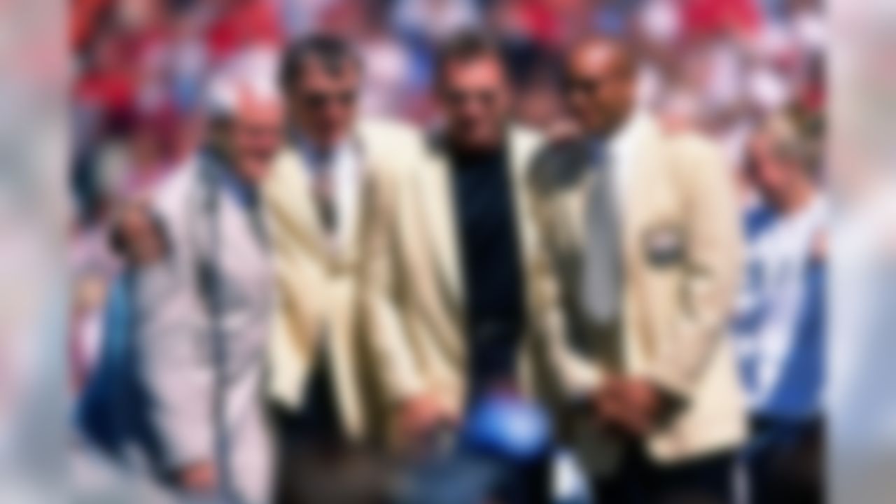 San Francisco 49ers former head coach Bill Walsh (left to right) stands with Hall of Famers Dave Wilcox, Joe Montana and Ronnie Lott during an NFL game against the Carolina Panthers Sunday, Sept. 10, 2000 in San Francisco. (AP Photo/Greg Trott)