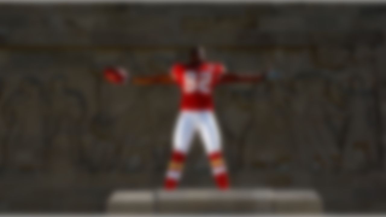 KANSAS CITY, MO - JUNE 11: Receiver Dwayne Bowe #82 of the Kansas City Chiefs poses during a portrait session on June 11, 2008 in Kansas City, Missouri. (Photo by Jamie Squire/Getty Images)