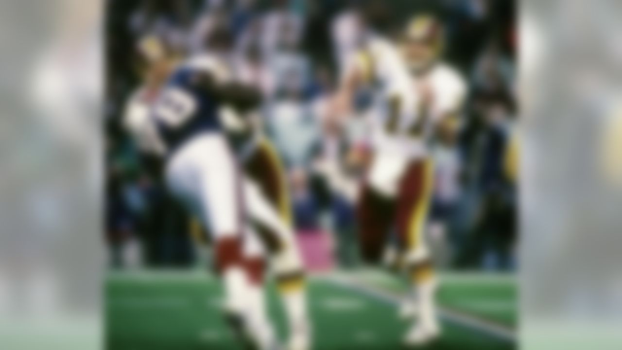 Washington Redskins quarterback Mark Rypien (11) throws a pass during the Super Bowl XXVI on January 26, 1992 at the Hubert H. Humphrey Metrodome in Minneapolis, Minnesota. (National Football League)