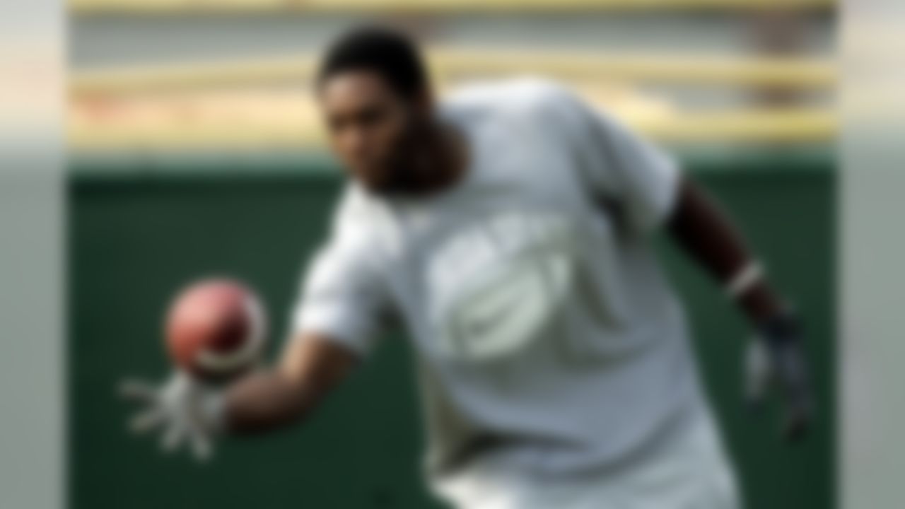 Florida State starting defensive back and return specialist Antonio Cromartie plays a game of catch as his teammates practice, Saturday, Aug. 20, 2005, in Tallahassee, Fla. Cromartie will miss the entire season due to a knee injury suffered in pre-season drills. (AP Photo/Phil Coale)