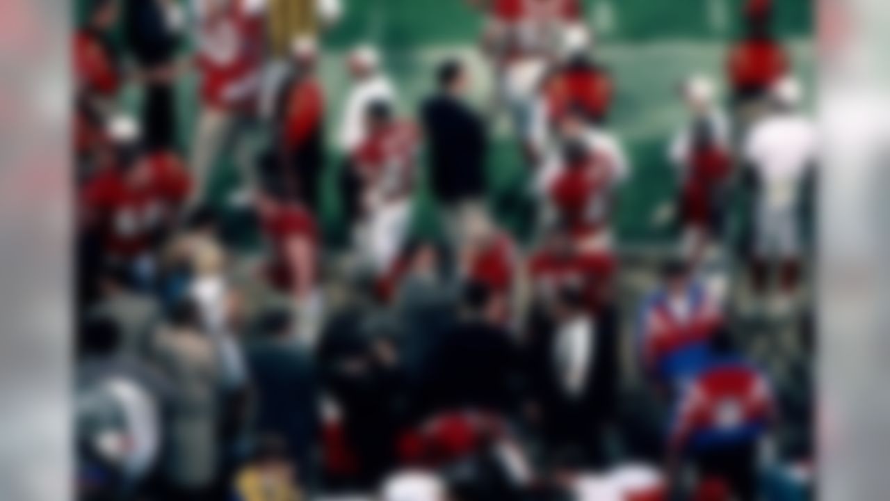 San Francisco 49ers owner Edward J. DeBartolo Jr. congratulates linebacker Gary Plummer (50) during the closing seconds of Super Bowl XXIX in Miami, Jan. 29, 1995. (AP Photo/Kevin Terrell)