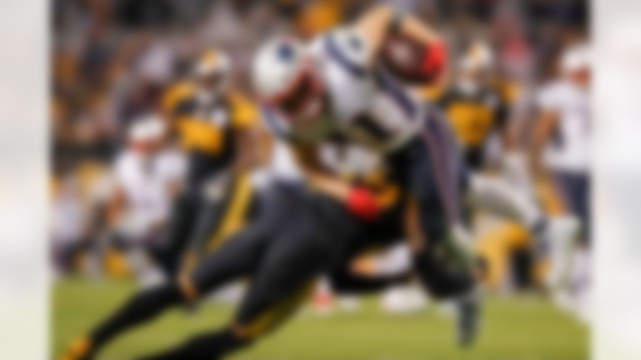 The 27 combined points is tied for the second-fewest combined points in a Patriots-Steelers matchup since 1940. The Patriots offense continued to struggle on the road, racking up just 368 total yards. Tom Brady finished with 25/36 for 279 pass yards, 1 TD 1 INT and a 89.9 passer rating. Brady reached another career milestone, becoming the fourth quarterback in NFL history to throw for 70,000+ passing yards. Chris Hogan finished with two catches for 68 receiving yards. Hogan pulled in a 63-yard touchdown reception, which was the longest play from scrimmage for the Patriots in 2018. The New England defense allowed 376 total yards, one of the more impressive performances against PIT in recent years. Duron Harmon reeled in two interceptions. One-third of Harmon�s 15 career INTs have come in games vs. PIT. The Patriots lost back-to-back December games for the first time since 2002.