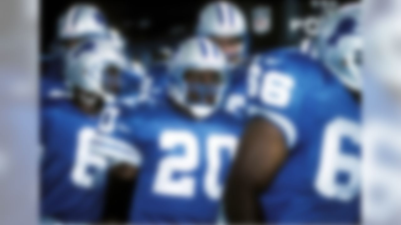 Detroit Lions running back Barry Sanders (20) sets to take the field in 1997 at the Pontiac Silverdome in Pontiac, Michigan. (AP Photo / Al Messerschmidt)