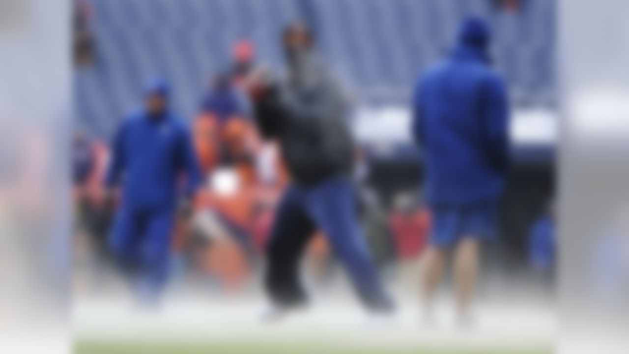 Denver Broncos quarterback Brock Osweiler warms up in frigid temperatures before playing the Baltimore Ravens in an AFC divisional playoff game.  (AP Photo/Jack Dempsey)