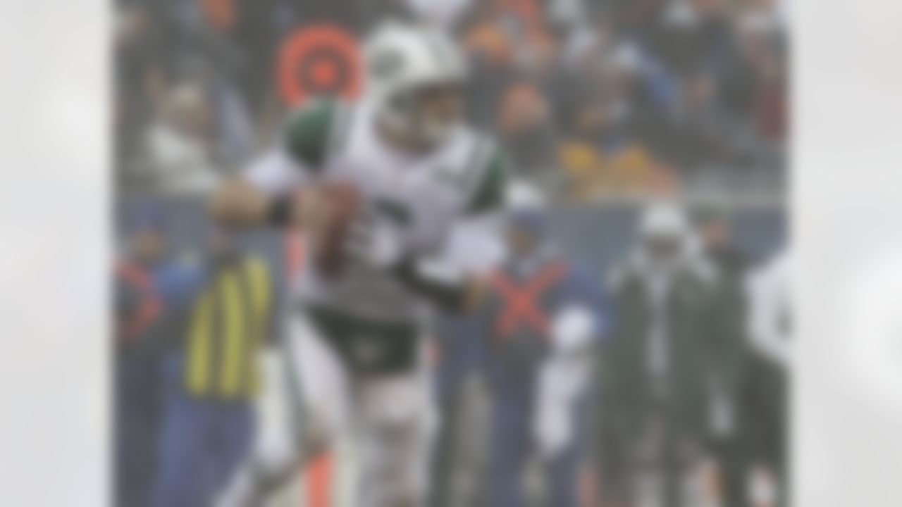 New York Jets quarterback Mark Sanchez (6) looks for a receiver in the second half an NFL football game against the Chicago Bears in Chicago, Sunday, Dec. 26, 2010. (AP Photo/Nam Y. Huh)