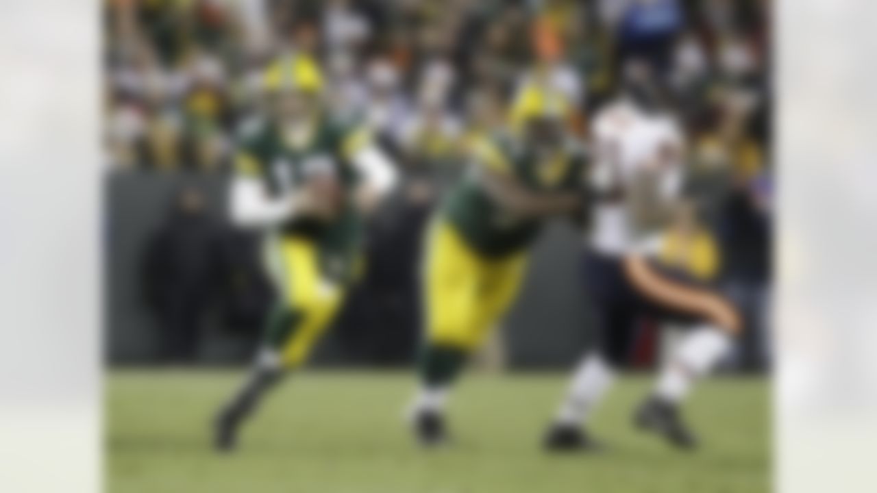 Green Bay Packers' Aaron Rodgers scrambles during the second half of an NFL football game against the Chicago Bears Sunday, Dec. 25, 2011, in Green Bay, Wis. (AP Photo/Morry Gash)