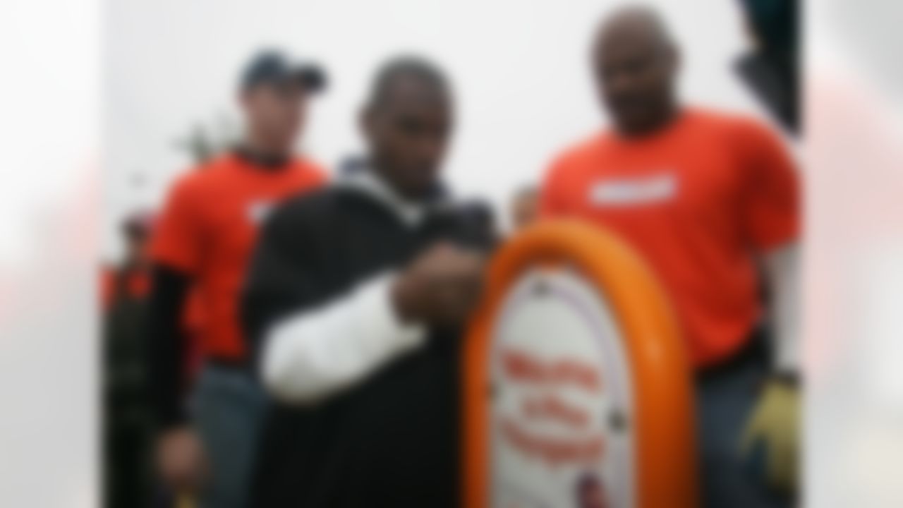 The Home Depot Neighborhood MVP Program honors Bobby Engram of the Seattle Seahawks. (Photo by Ernie Masche/CIA Stock Photography Inc.)