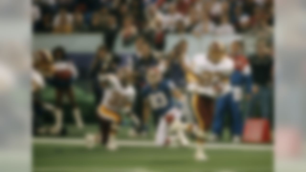 Washington Redskins safety Brad Edwards (27) runs with the football after intercepting a pass during the Redskins 37-24 victory over the Buffalo Bills in Super Bowl XXVI on January 26, 1992 at the Hubert H. Humphrey Metrodome in Minneapolis, Minnesota. (National Football League)