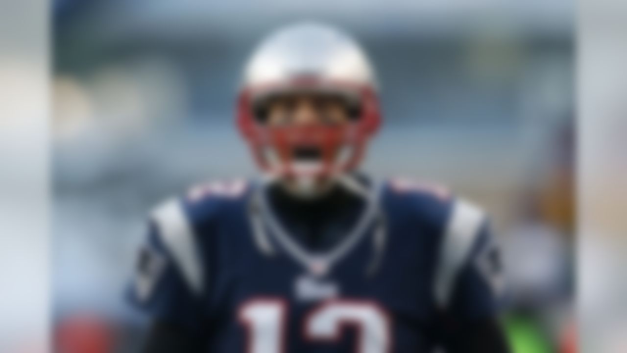 New England Patriots quarterback Tom Brady tries to get the crowd involved prior to their game against the Miami Dolphins. (Aaron M. Sprecher/NFL)