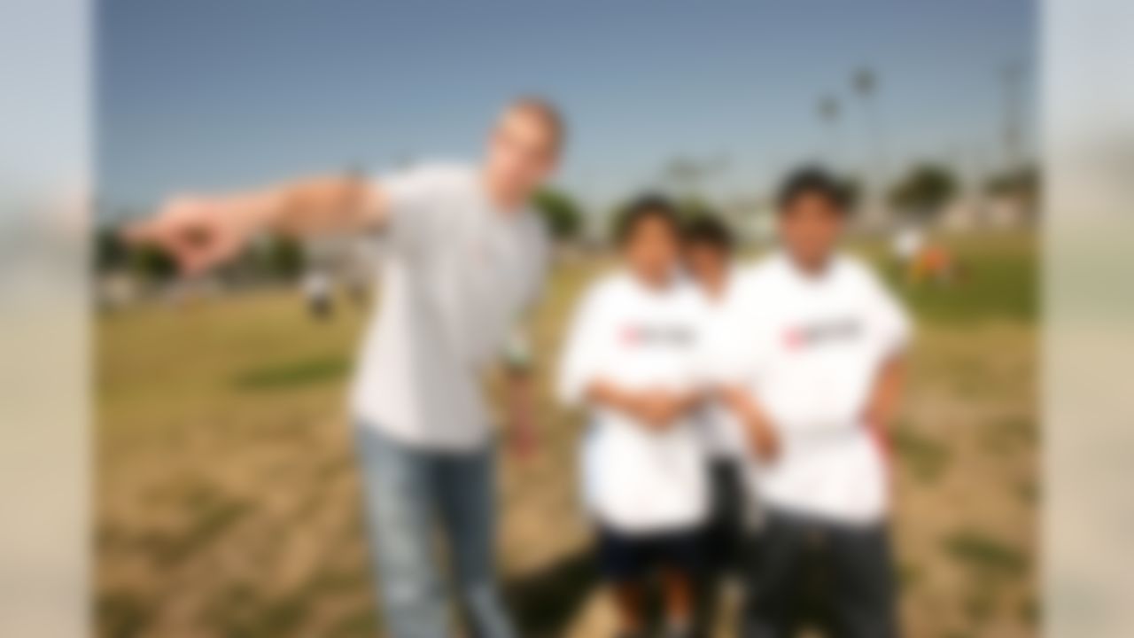 LOS ANGELES, CA - MAY 16:  Green Bay Packers wide receiver Jordy Nelson talks  with students at the Children's Health Fund and NFL PLAYERS Rookie Premiere Youth Football Clinic held at Mary McLeod Bethune Middle School on May 16, 2008 in Los Angeles, California.  (Photo by Jesse Grant/Getty Images for NFL PLAYERS)