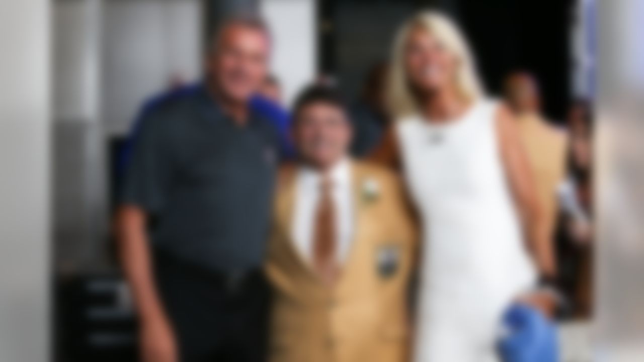August 6, 2016 - Canton, Ohio, United States - Former San Francisco 49ers quarterback Joe Montana, owner Ed DeBartolo and Jennifer Montana during the 2016 NFL Hall of Fame enshrinement at Tom Benson Hall of Fame Stadium. (Cal Sport Media via AP Images)