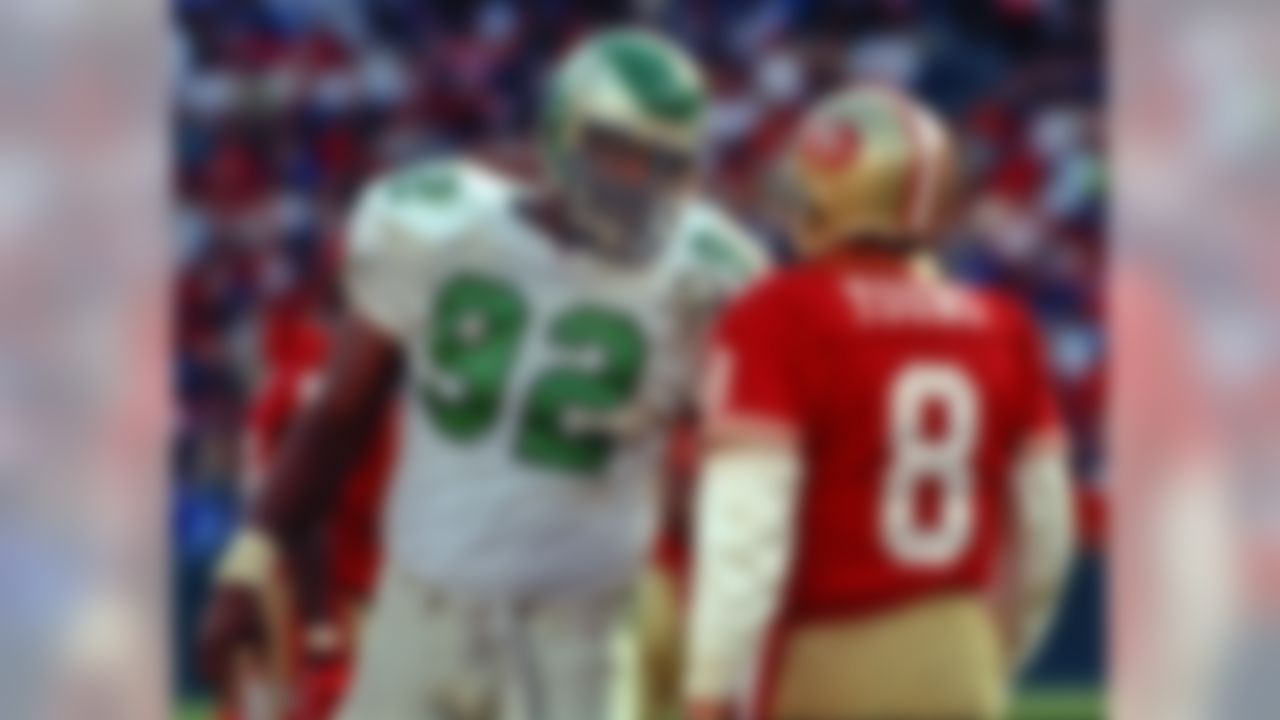 San Francisco 49ers vs. Philadelphia Eagles at Candlestick Park Sunday, November 29, 1992. 49ers Beat Eagles 20-14. 49ers Beat Eagles 20-14. Philadelphia Eagles defensive end Reggie White (92) talks to San Francisco 49ers quarterback Steve Young (8). (AP Photo/Al Golub)