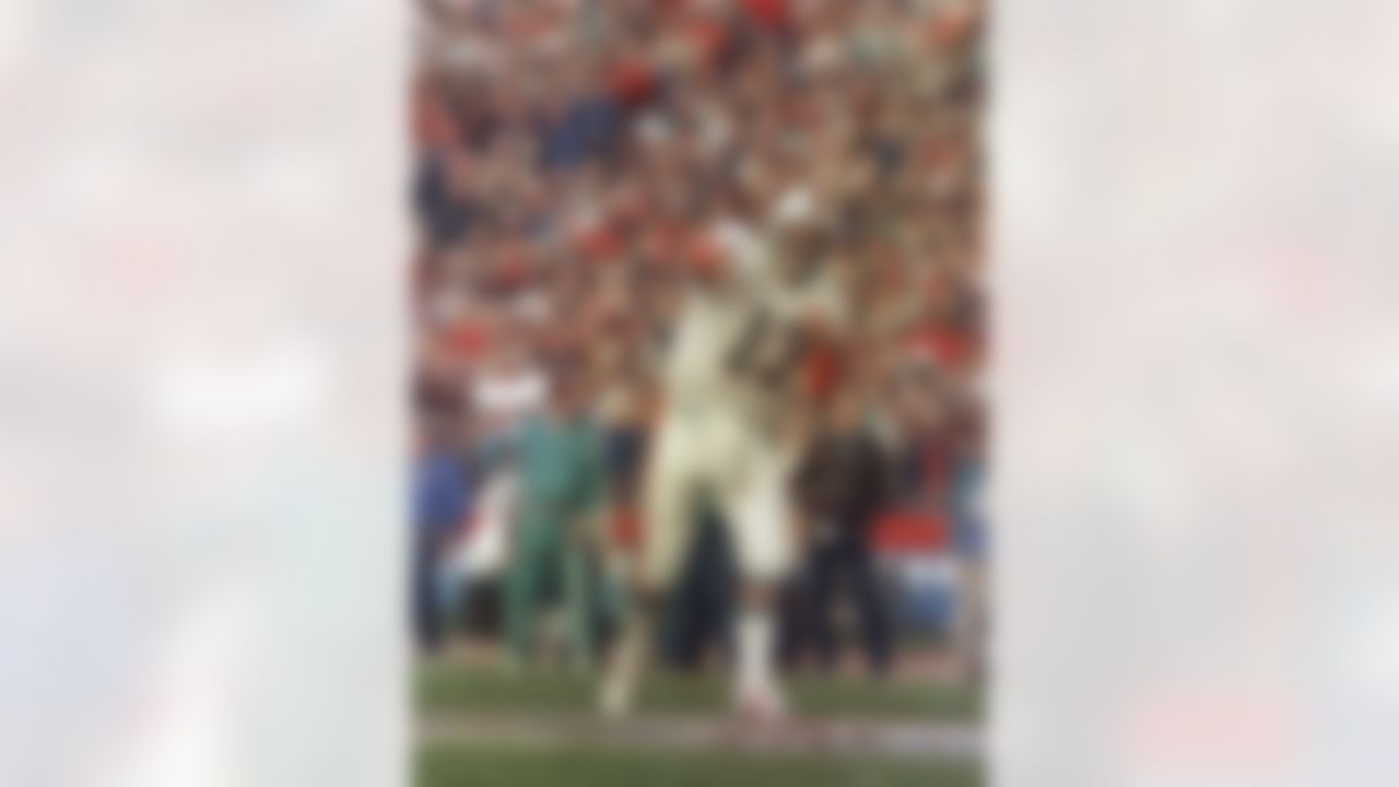 Miami Dolphins quarterback Dan Marino (13) is shown in action during the Super Bowl XIX at Stanford Stadium in Stanford, CA on January 20, 1985. (Associated Press)