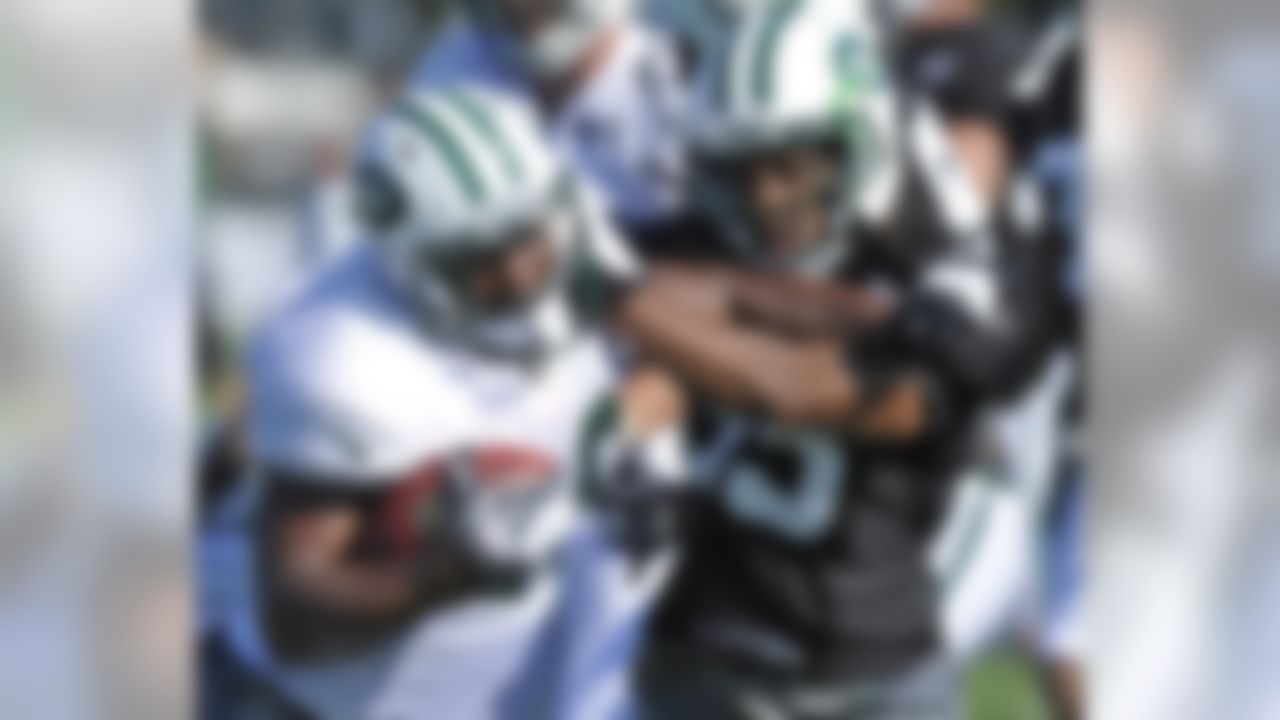 New York Jets Isaiah Trufant , right, attempts to stop running back Bilal Powell during practice at their NFL football training camp Monday, July 30, 2012, in Cortland, N.Y. (AP Photo/Bill Kostroun)