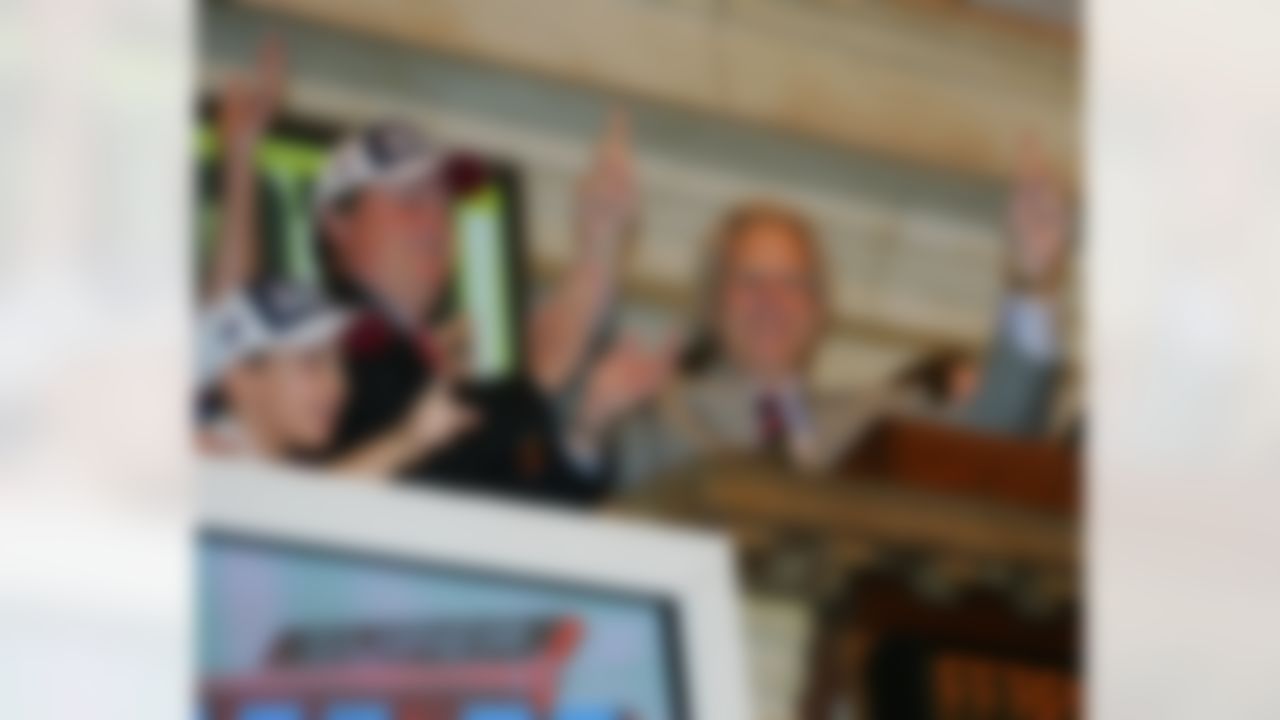 NEW YORK - FEBRUARY 05: Steve Mara, co-owner (L) and Steve Tisch, chairman of the New York Giants ring the opening bell at the New York Stock Exchange on February 5, 2008 in New York City. (Photo by Michael Cohen/Getty Images)