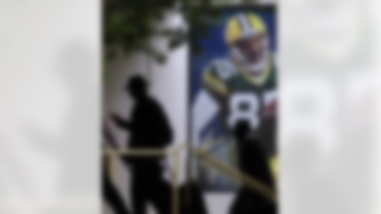 Green Bay Packers players arrive at their NFL football Super Bowl team hotel, Monday, Jan. 31, 2011, in Irving, Texas. Green Bay will face the Pittsburgh Steelers in the NFL football Super Bowl XLV Sunday. (AP Photo/Eric Gay)
