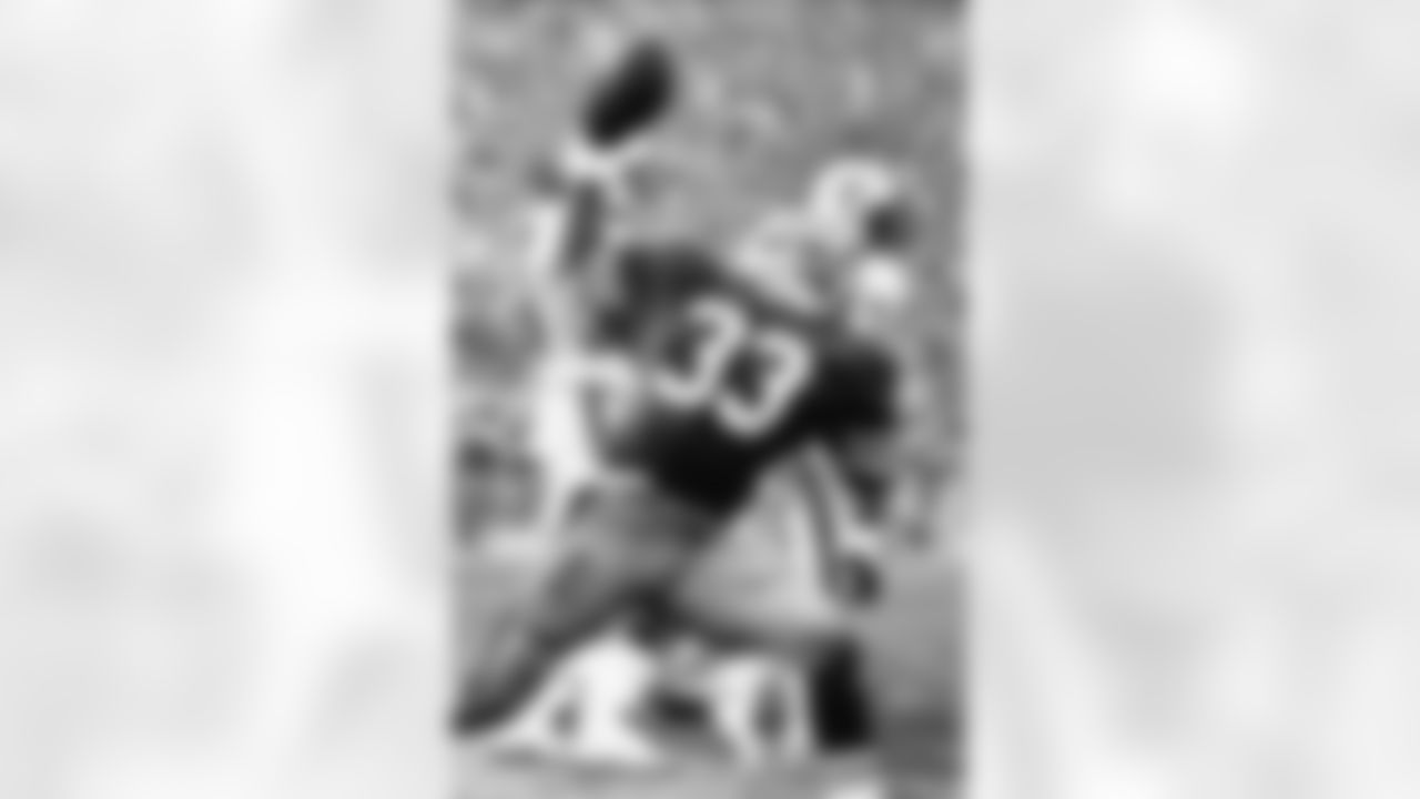 San Francisco 49ers fullback Roger Craig (33) spikes ball into the endzone after scoring a second quarter touchdown against the Miami Dolphins during Super Bowl XIX at Stanford Stadium in Stanford, CA on January 20, 1985. (Associated Press)