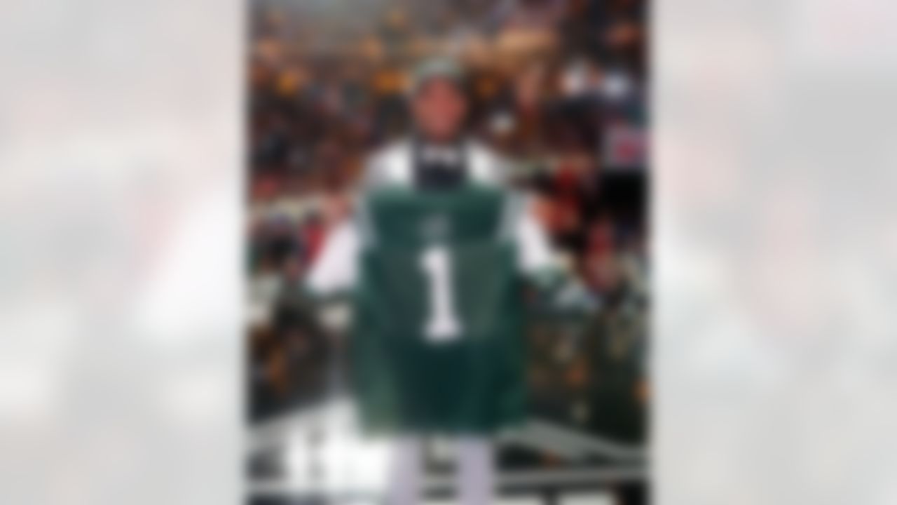 Ohio State linebacker Darron Lee poses for photos on stage after being selected by New York Jets during the 2016 NFL Draft at the Auditorium Theatre on Thursday, April 28, 2016 in Chicago. (Ben Liebenberg/NFL)