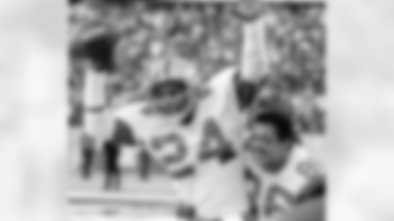Dallas Cowboys Defensive Back Everson Walls (24) and Wide Receiver Butch Johnson (86) celebrate interception during the NFC Championship game at Candlestick Park in San Fransisco on January 10, 1982. (AP Photo/Al Golub)
