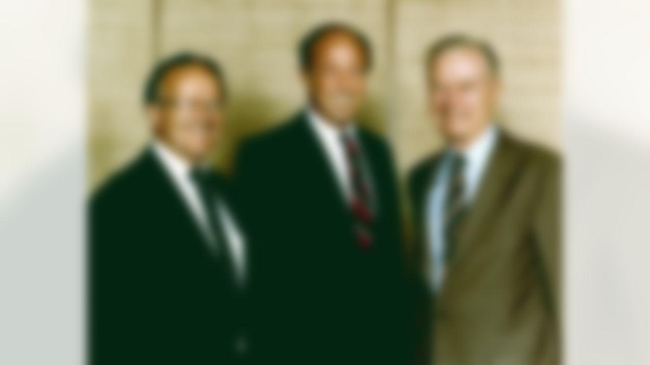 Kansas City Chiefs owner and AFC President Lamar Hunt, NFL Commissioner Pete Rozelle, and New York Giants owner and NFC President Wellington Mara on July 14, 1985. (National Football League)
