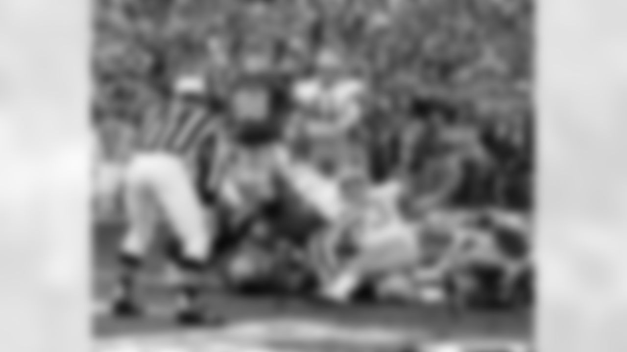San Francisco Running Back Johnny Davis (38) makes touchdown during the NFC Championship game at Candlestick Park in San Fransisco on January 10, 1982. (AP Photo/Al Golub)