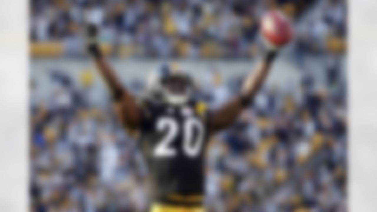 PITTSBURGH - DECEMBER 24: Bryant McFadden #20 of the Pittsburgh Steelers celebrates making a catch against the Baltimore Ravens on December 24, 2006 at Heinz Field in Pittsburgh, Pennsylvania. The Ravens won the match 31-7. Photo by Getty Images.