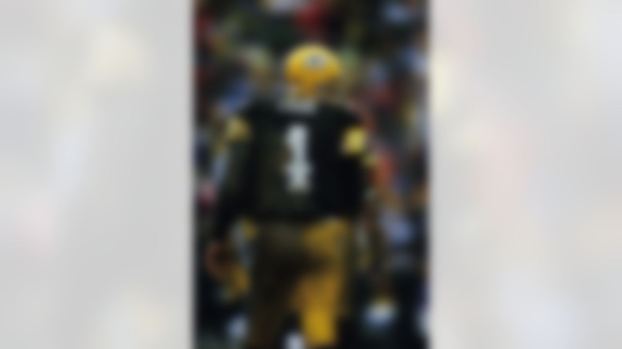 Green Bay Packers QB Brett Favre during the 1996 NFC Divisional Playoff game against the San Francisco 49ers played in Green Bay at Lambeau Field January 4th, 1997. (AP Photo/Tom DiPace)