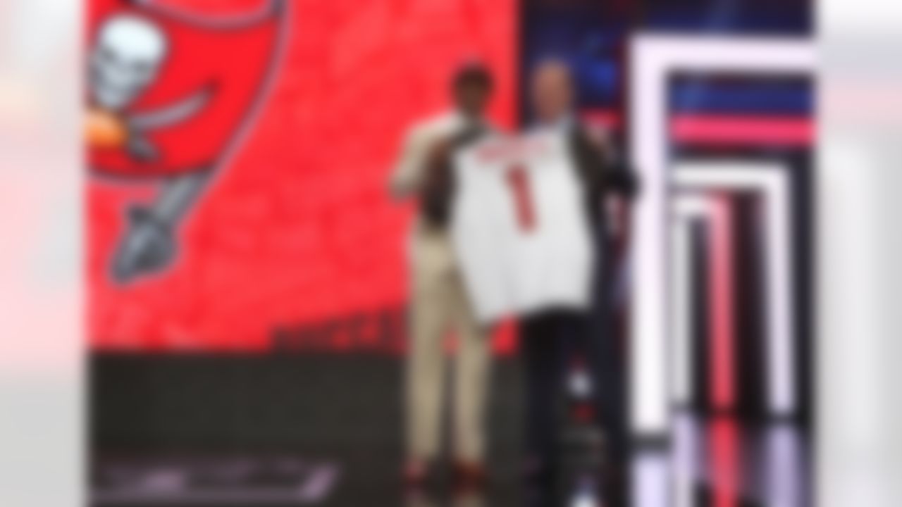 Florida cornerback Vernon Hargreaves poses for a photo with NFL Commissioner Roger Goodell during the 2016 NFL Draft at the Auditorium Theatre on Thursday, April 28, 2016 in Chicago. (Perry Knotts/NFL)