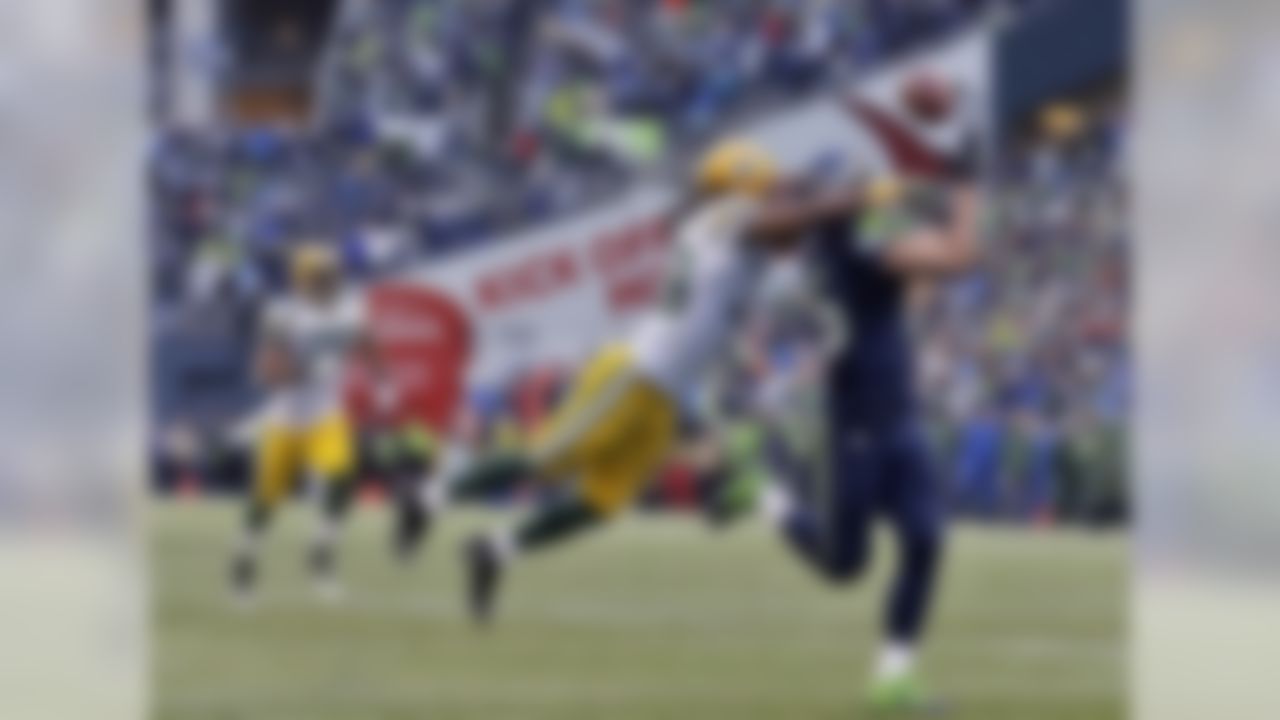 Jermaine Kearse's 35-yard touchdown catch in overtime pushed the Seahawks past the Packers and into Super Bowl XLIX. The Seahawks rallied from a 16-0 deficit in the first half to earn a second consecutive NFC crown. With this win, the Seahawks became the first defending champion to make the Super Bowl in 10 years.