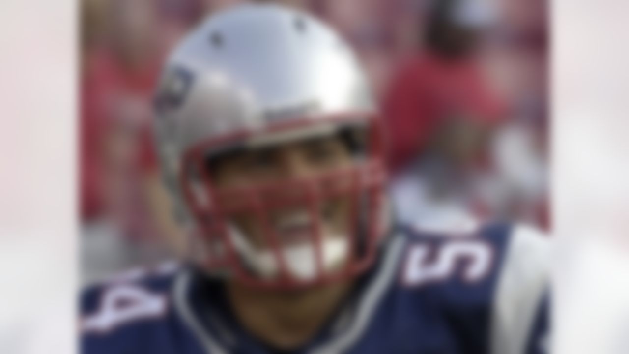 TAMPA, FL - AUGUST 10: Linebacker Tedy Bruschi #54 of the New England Patriots warms up prior to a preseason game against the Tampa Bay Buccaneers at Raymond James Stadium on August 10, 2007 in Tampa, Florida. The Bucs won 13 - 10. (Photo by Al Messerschmidt/Getty Images)