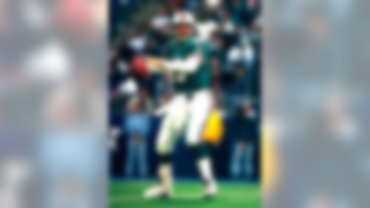 Quarterback Dan Marino of the Miami Dolphins looks downfield for an open man in a 0 to 20 loss to the Dallas Cowboys on November 25, 1999. (James D. Smith/NFL)