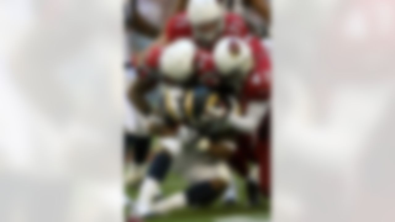GLENDALE, AZ - DECEMBER 30: Running back Steven Jackson #39 of the St. Louis Rams is stopped by defenders Gerald Hayes #54, Joe Tafoya #71, and Aaron Francisco #47 of the Arizona Cardinals at University of Phoenix Stadium December 30, 2007 in Glendale, Arizona. The Cardinals won 48-19. (Photo by Stephen Dunn/Getty Images)