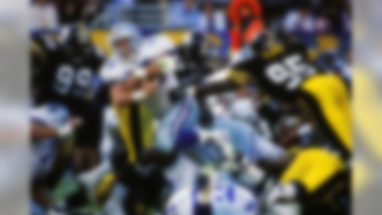 Dallas Cowboys Daryl Johnston plays in Super Bowl XXX against the Pittsburgh Steelers at Sun Devil Stadium in Tempe, AZ on January 28, 1996. (AP Photo/Tom DiPace)