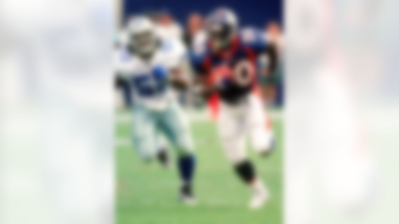 Denver Broncos running back Terrell Davis (30) runs upfield during an NFL game against the Dallas Cowboys on September 13, 1998. The Broncos defeated the Cowboys 42-23 in Denver, Colorado. (AP Photo/Kevin Terrell)