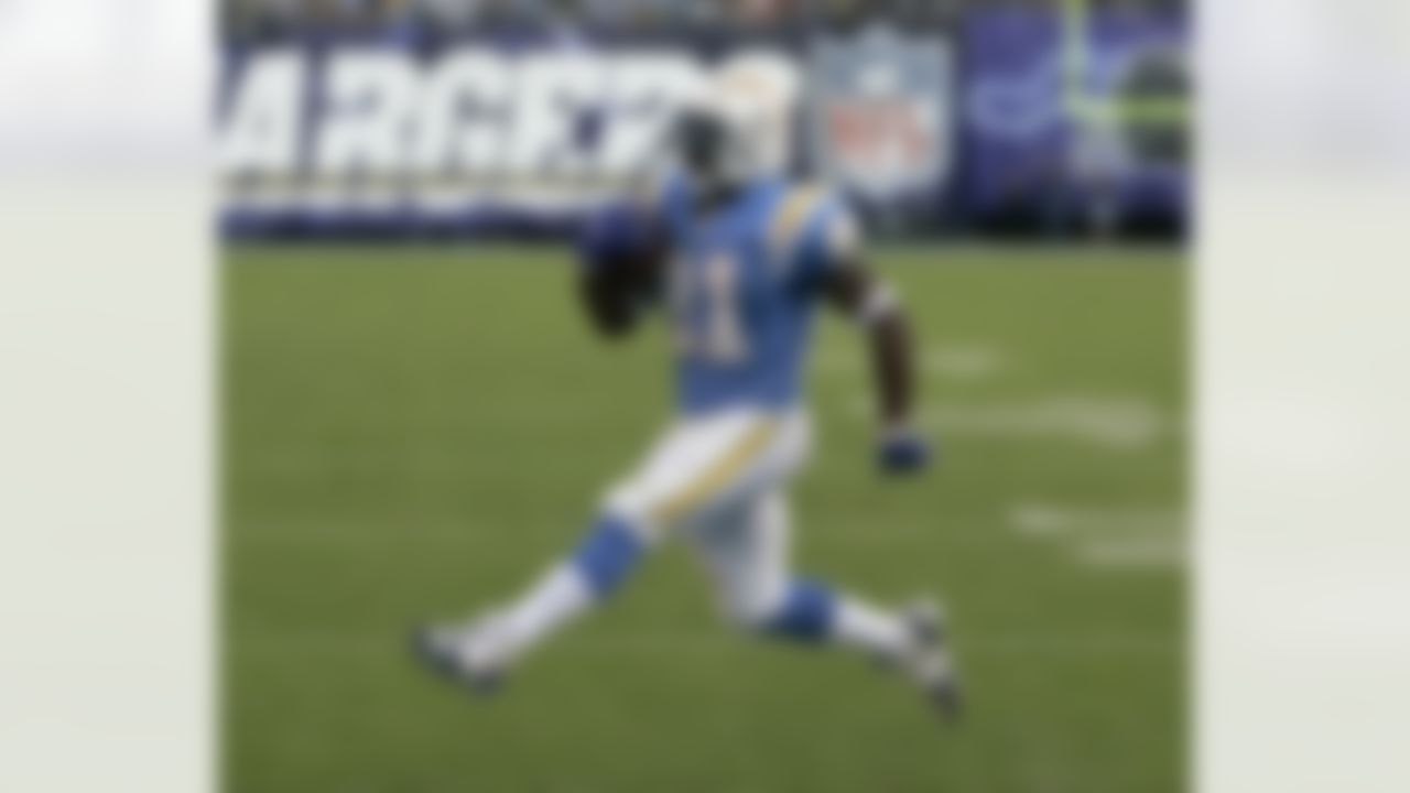 San Diego Chargers' LaDainian Tomlinson high-steps into the end zone with the second of his three touchdowns during the fourth quarter of the Chargers 32-25 victory over the Cleveland Browns in their football game in San Diego Sunday, Nov. 5, 2006. (AP Photo/Jack Smith)