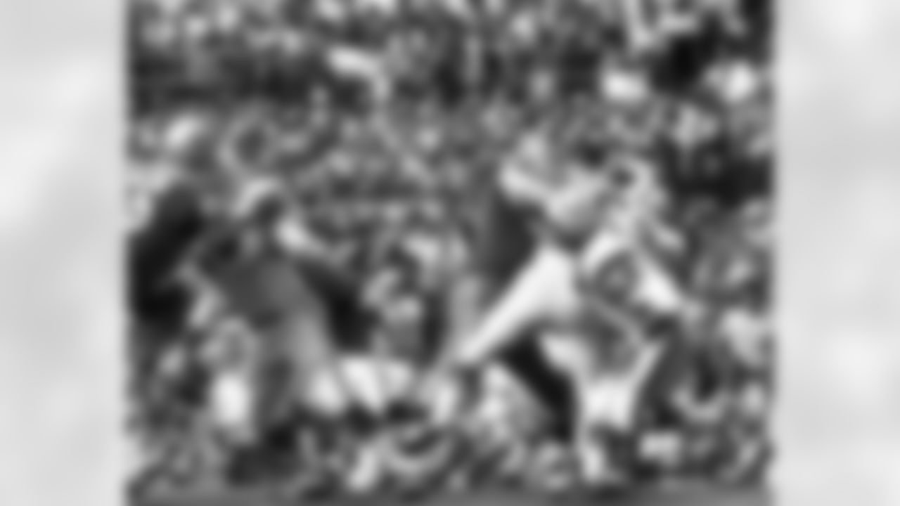 Baltimore Colts running back Tom Nowatzke (34) carries the football during the Colts 16-13 victory over the Dallas Cowboys in Super Bowl V on January 17, 1971 at the Orange Bowl in Miami, Florida. (National Football League)
