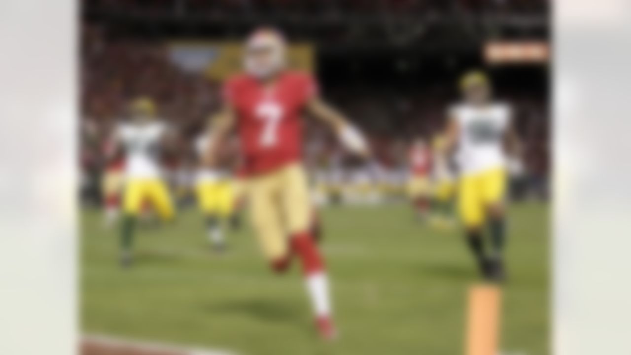 San Francisco 49ers quarterback Colin Kaepernick (7) runs for a 20-yard touchdown against the Green Bay Packers during the first quarter of an NFC divisional playoff NFL football game in San Francisco, Saturday, Jan. 12, 2013. (AP Photo/Tony Avelar)