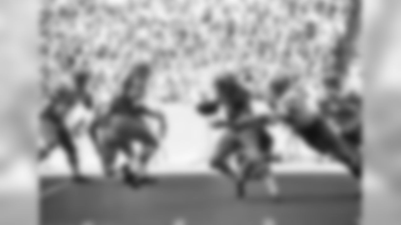 John Brodie (12) San Francisco 49ers quarterback, wasn't quite fast enough to get away from Dallas Cowboy tackle Bob Lilly (74) who came charging through the line to drop Brodie for a loss in the second quarter of the NFC Championship at Texas Stadium, Jan. 2, 1972, Dallas, Tex. (Associated Press)