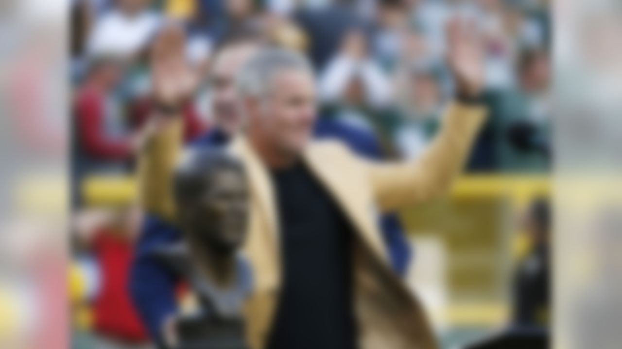 Former Green Bay Packers quarterback Brett Favre acknowledges the crowd during a halftime ceremony of an NFL football game against the Dallas Cowboys Sunday, Oct. 16, 2016, in Green Bay, Wis. (AP Photo/Mike Roemer)