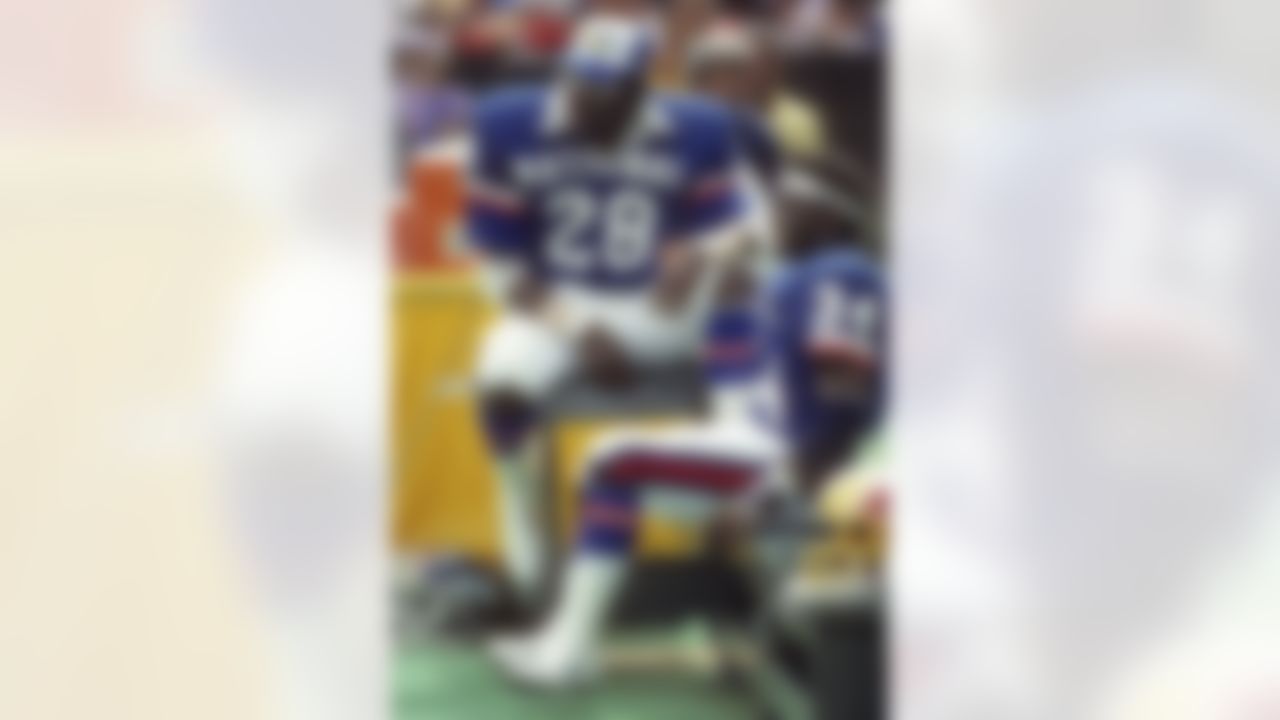 Los Angeles Rams running back Eric Dickerson (28) and Chicago Bears running back Walter Payton (34) share some laughs on the sidelines during the NFL Pro Bowl football game between the AFC and the NFC in Honolulu, Hawaii on January 29, 1984. The NFC won the game 45-3. (Paul Spinelli/Associated Press)