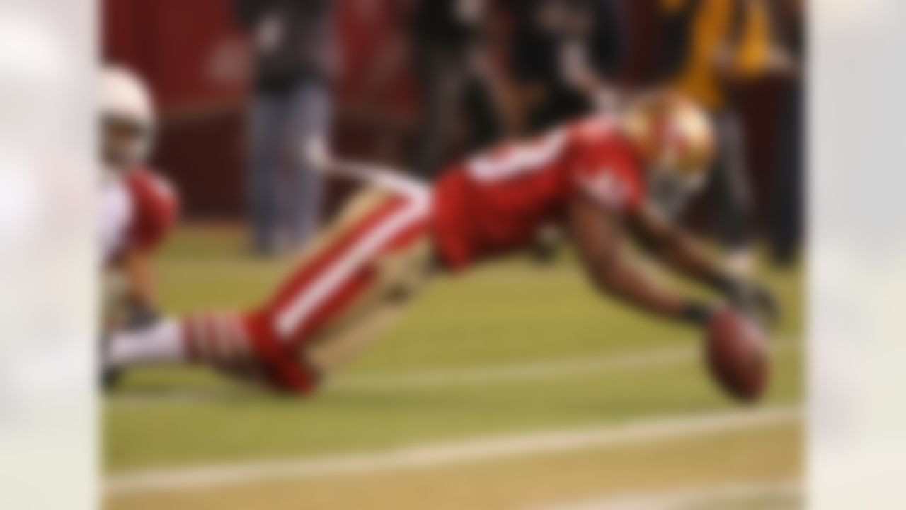 SAN FRANCISCO - SEPTEMBER 10: Arnaz Battle #83 of the San Francisco 49ers fumbles the ball on the one yard line in the fourth quarter against the Arizona Cardinals during an NFL game on September 10, 2007 at Monster Park in San Francisco, California. (Photo by Jed Jacobsohn/Getty Images)