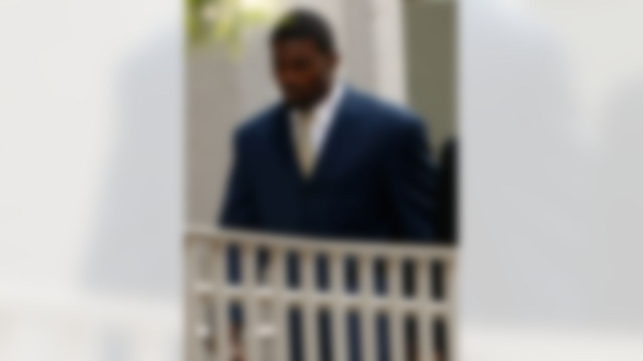 RICHMOND, VA - AUGUST 27: Atlanta Falcons quarterback Michael Vick (L) arrives at federal court August 27, 2007 in Richmond, Virginia. The football star was expected to plead guilty to a federal dogfighting conspiracy charge. The NFL has suspended Vick indefinitely. (Photo by Win McNamee/Getty Images)
