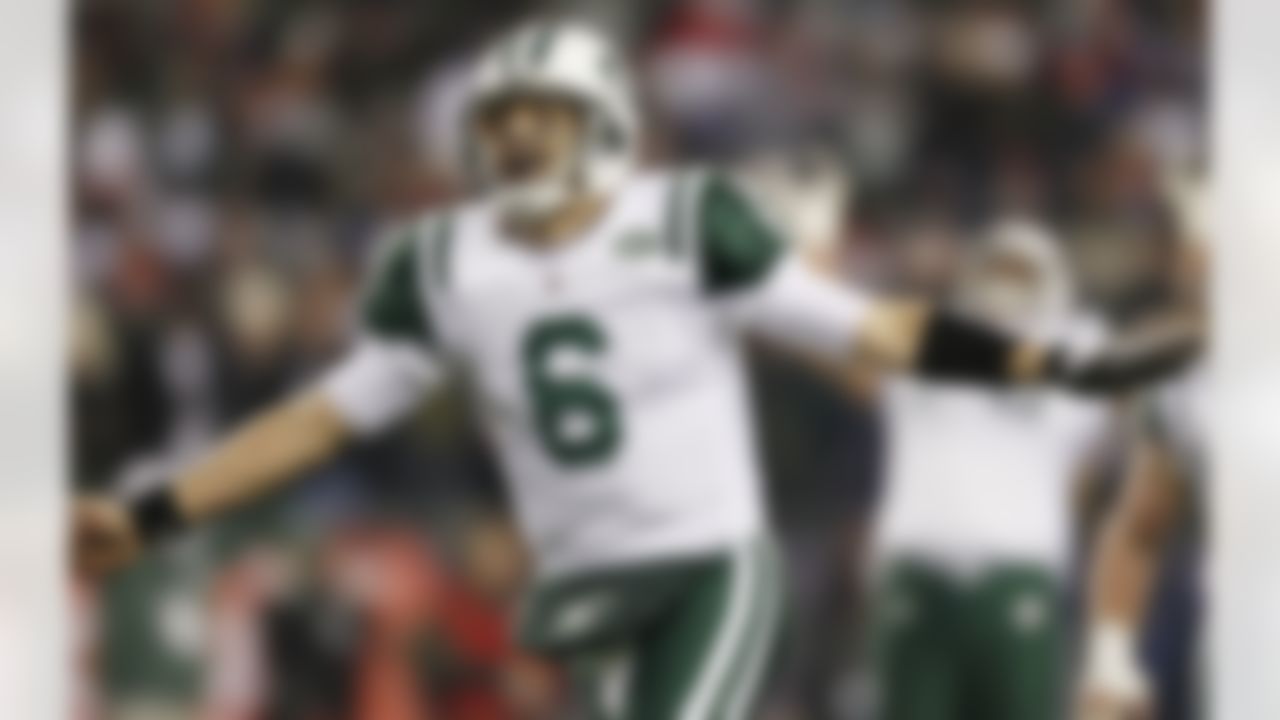 New York Jets quarterback Mark Sanchez celebrates his touchdown pass to Santonio Holmes during the second half of an NFL divisional playoff football game against the New England Patriots in Foxborough, Mass., Sunday, Jan. 16, 2011. (AP Photo/Winslow Townson)