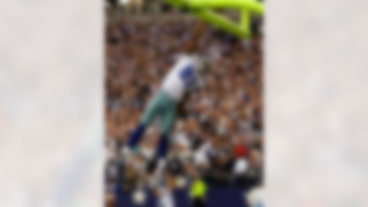 IRVING, TX - NOVEMBER 18: Wide receiver Terrell Owens #81 of the Dallas Cowboys celebrates his touchdown against the Washington Redskins in the fourth quarter at Texas Stadium on November 18, 2007 in Irving, Texas. (Photo by Ronald Martinez/Getty Images)