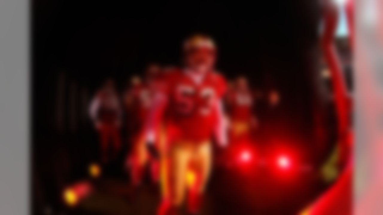 SAN FRANCISCO - DECEMBER 15: The San Francisco 49ers get ready to take the playing field prior to the game against the Cincinnati Bengals on December 15, 2007 at Monster Park in San Francisco, California. The 49ers defeated the Bengals 20-13. (Photo by Joe Robbins/Getty Images)