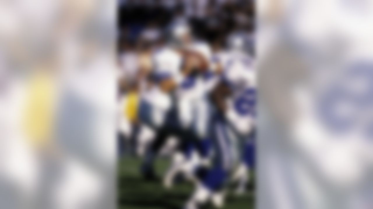 Dallas Cowboys Troy Aikman plays in Super Bowl XXX against the Pittsburgh Steelers at Sun Devil Stadium in Tempe, AZ on January 28, 1996. (AP Photo/Tom DiPace)