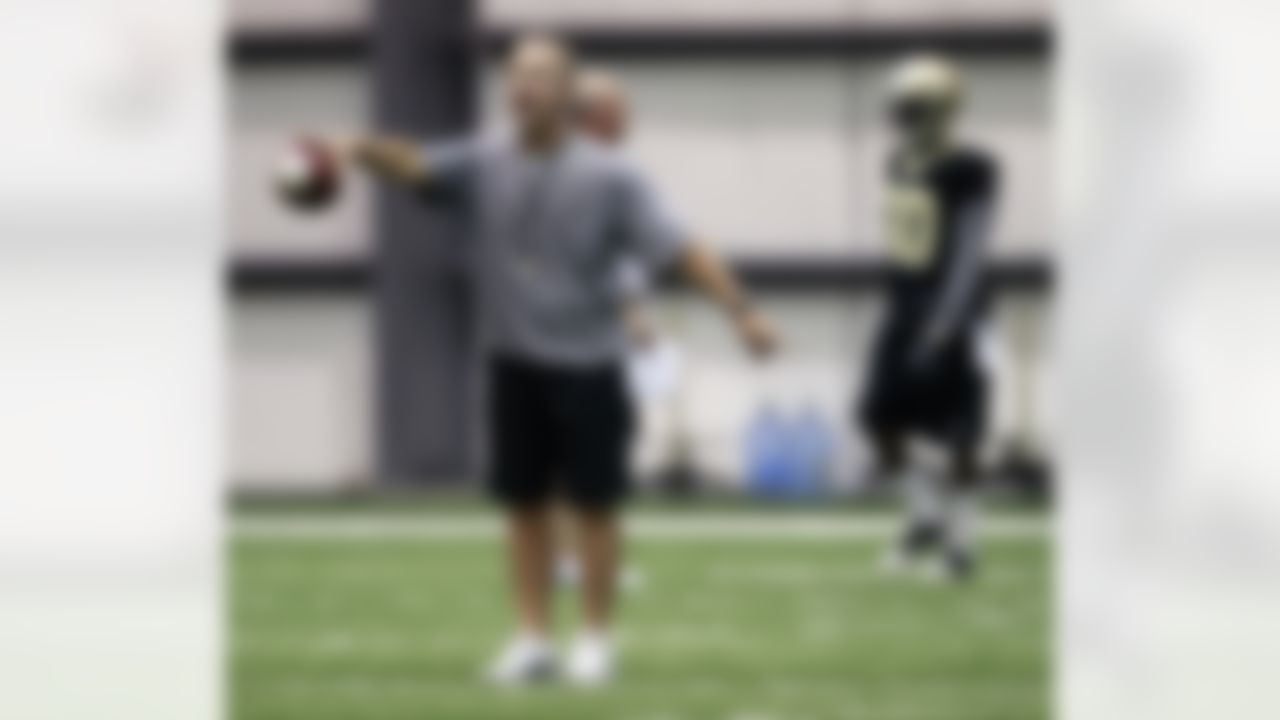 New Orleans Saints defensive coordinator Steve Spagnuolo conducts drills during training camp at their indoor NFL football training facility in Metairie, La., Friday, July 27, 2012. (AP Photo/Gerald Herbert)