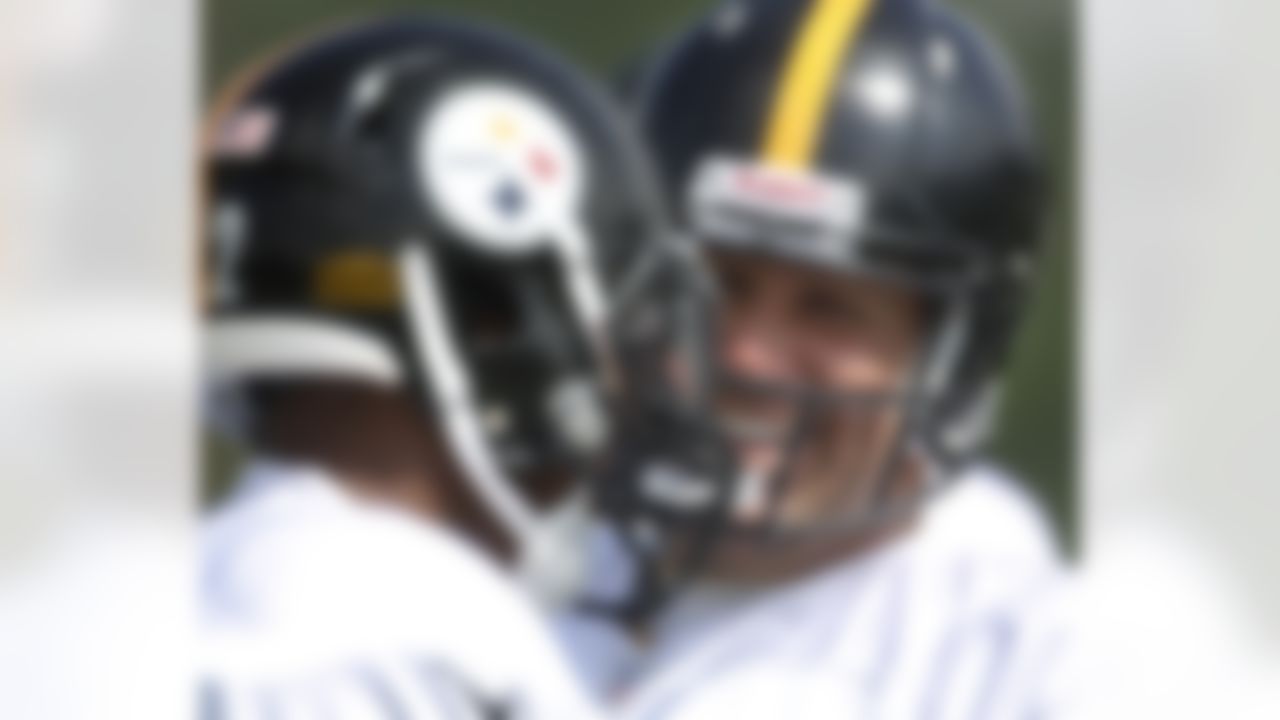 Pittsburgh Steelers quarterback Ben Roethlisberger, right, smiles as he talks with tight end Weslye Saunders during drills at the NFL football team's training camp in Latrobe, Pa., on Saturday, July 28, 2012. (AP Photo/Keith Srakocic)