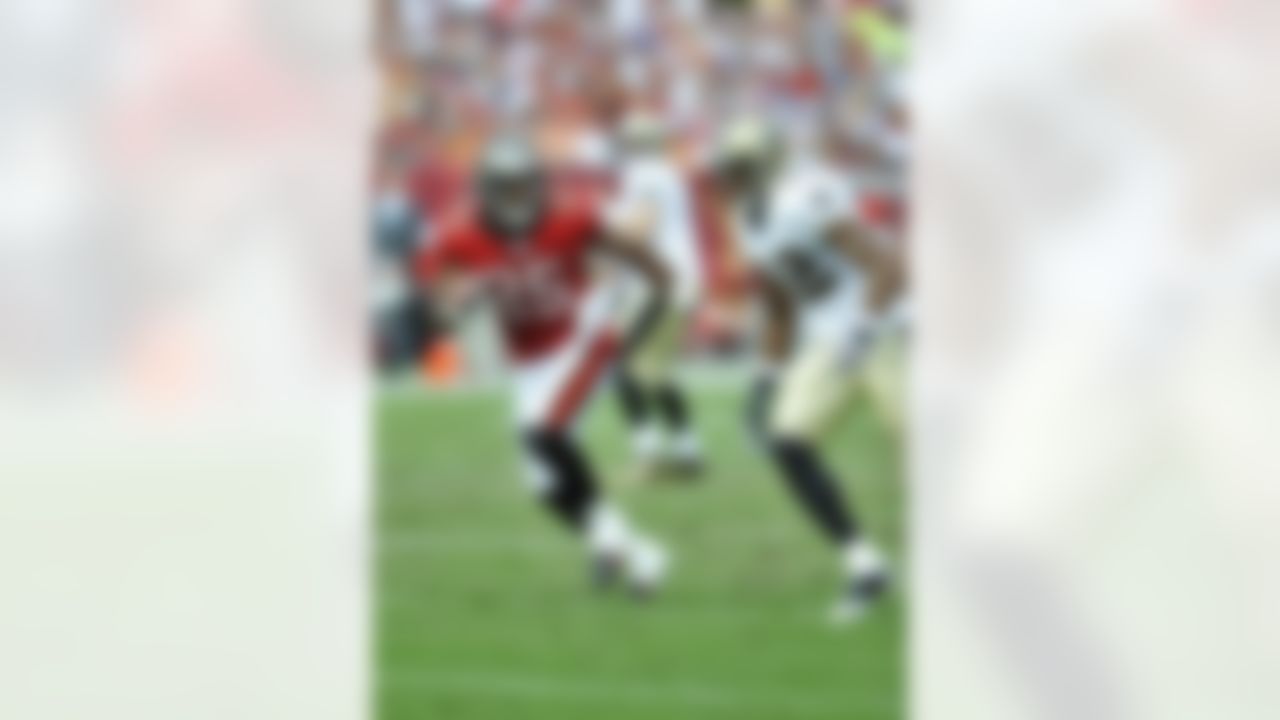 New Orleans Saints' Darren Sharper (42) runs down field under pressure from Tampa Bay Buccaneers cornerback Aqib Talib (25) during a NFL football game Sunday, Nov. 22, 2009 in Tampa, Fla. (AP Photo/Steve Nesius)