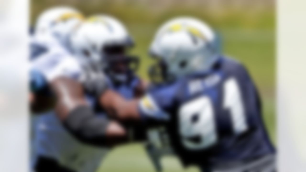 San Diego Chargers rookie defensive end Kendall Reyes (91) battles rookie offensive tackle Michael Harris during NFL football practice at the team's training camp, Tuesday, July 24, 2012 in San Diego. (AP Photo/Lenny Ignelzi)